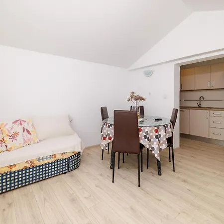 Marina Apartment *